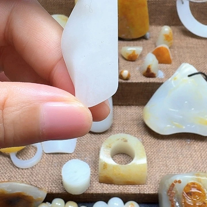 和田玉（糖玉）未镶嵌颈饰