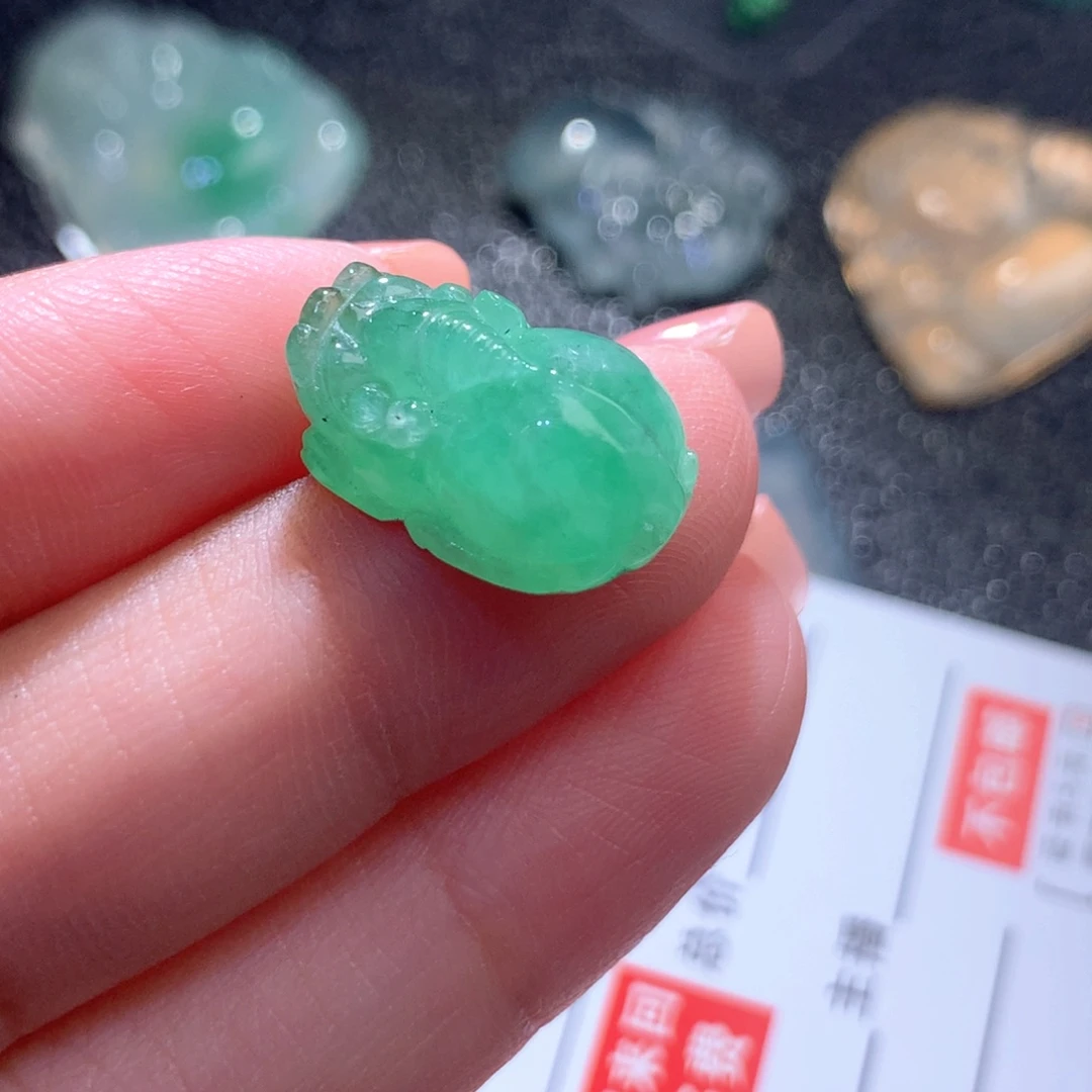 翡翠未镶嵌颈饰缅甸