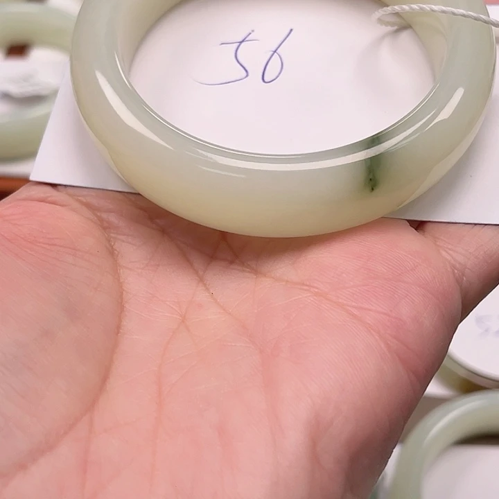 未镶嵌手镯和田玉?**怡