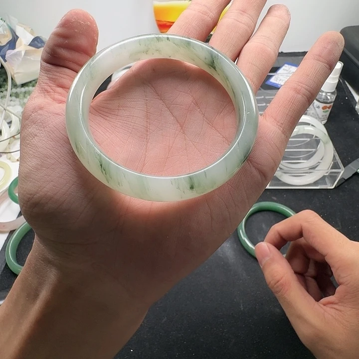 石英质玉手镯未镶嵌
