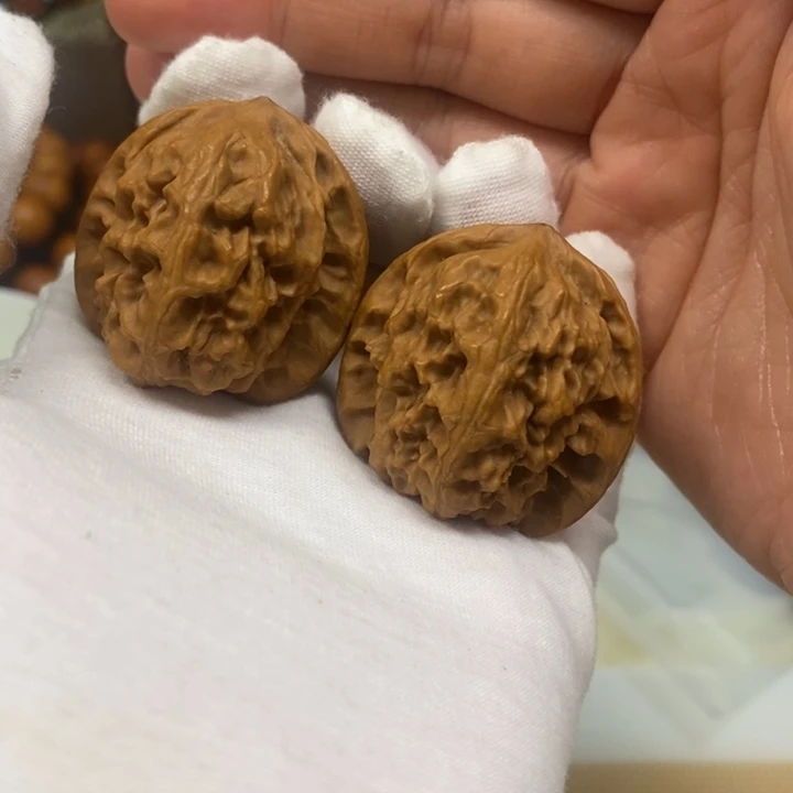 文玩核桃吊坠野狼