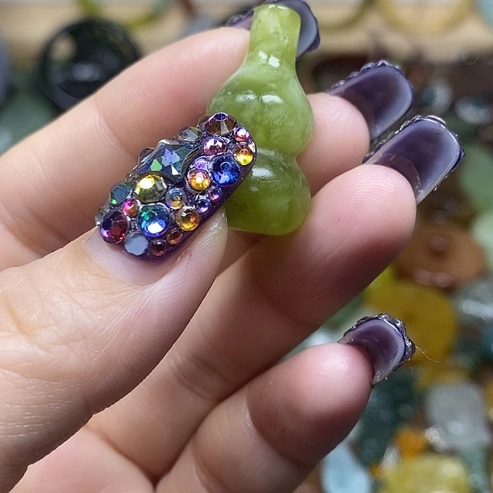 蛇纹石玉吊坠未镶嵌