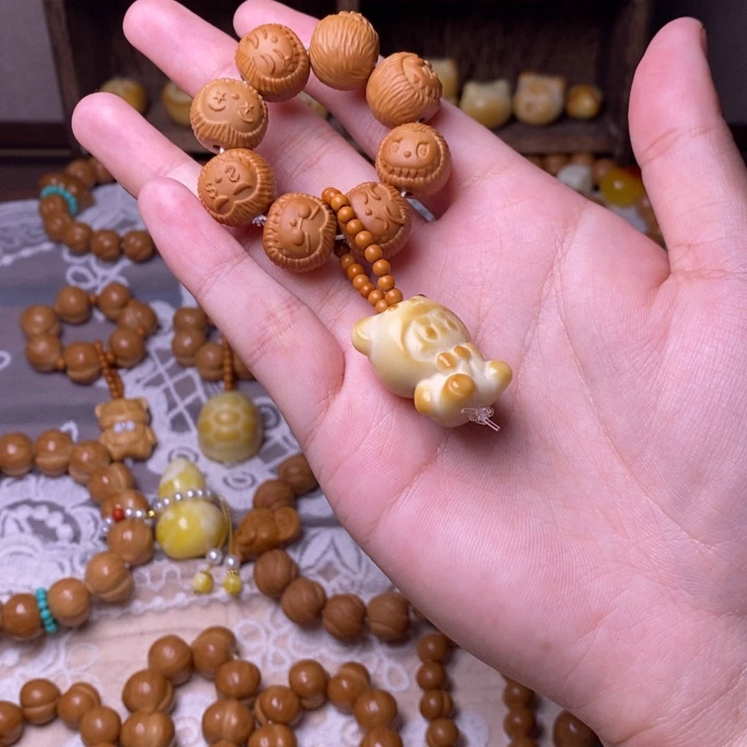 炘***易猴头核桃把件拉布布