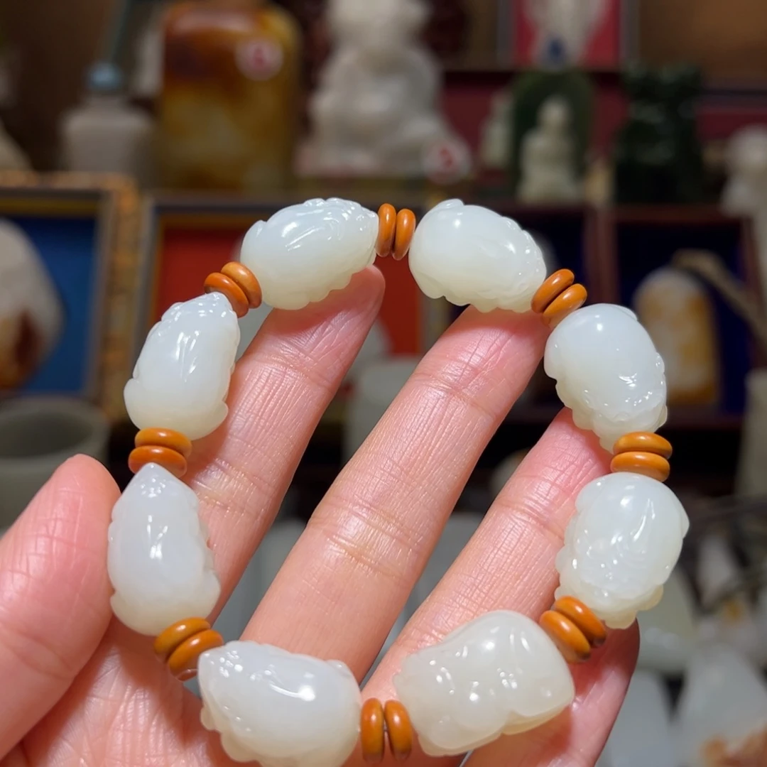 小***的和田玉未镶嵌挂件