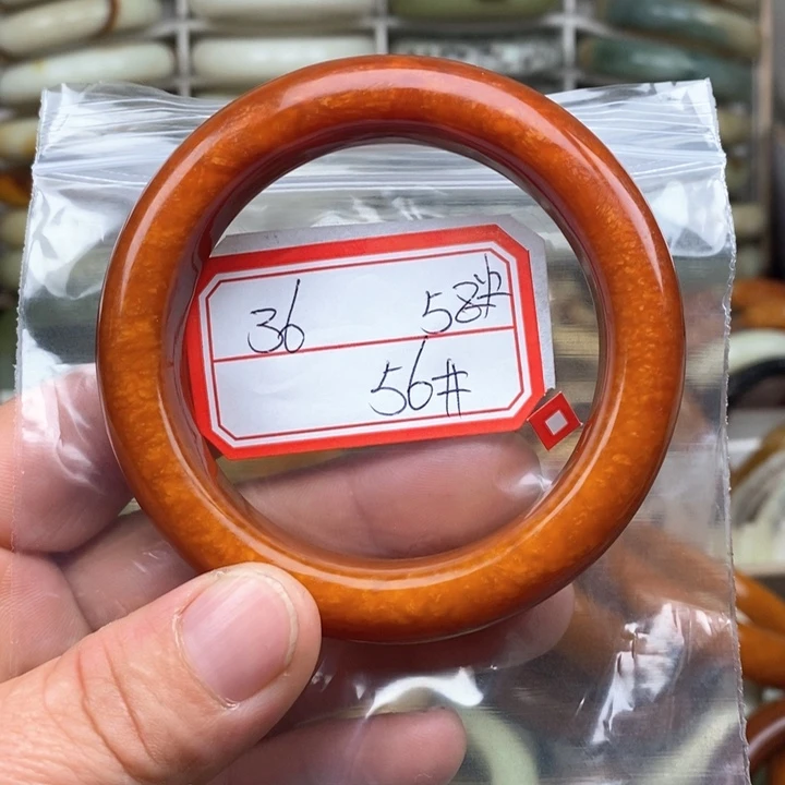 未镶嵌蛇纹石玉颈饰伊*