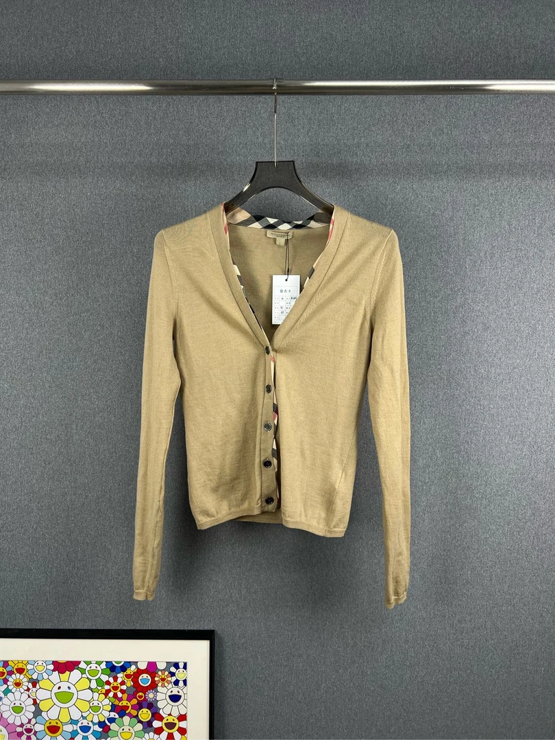 95新 BURBERRY/博柏利 BURBERRY博柏利羊毛针织开衫 M码 A12043