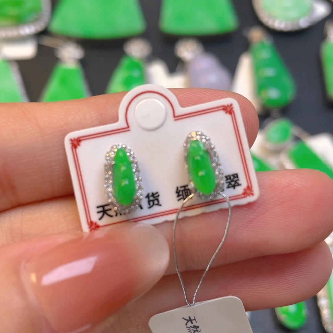 甜***H翡翠银S925镶嵌颈饰