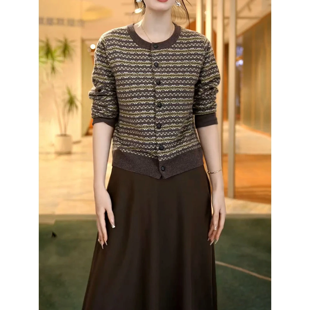 复古风时尚套装女2025秋季新款年轻减龄提花条纹针织开衫+半身裙