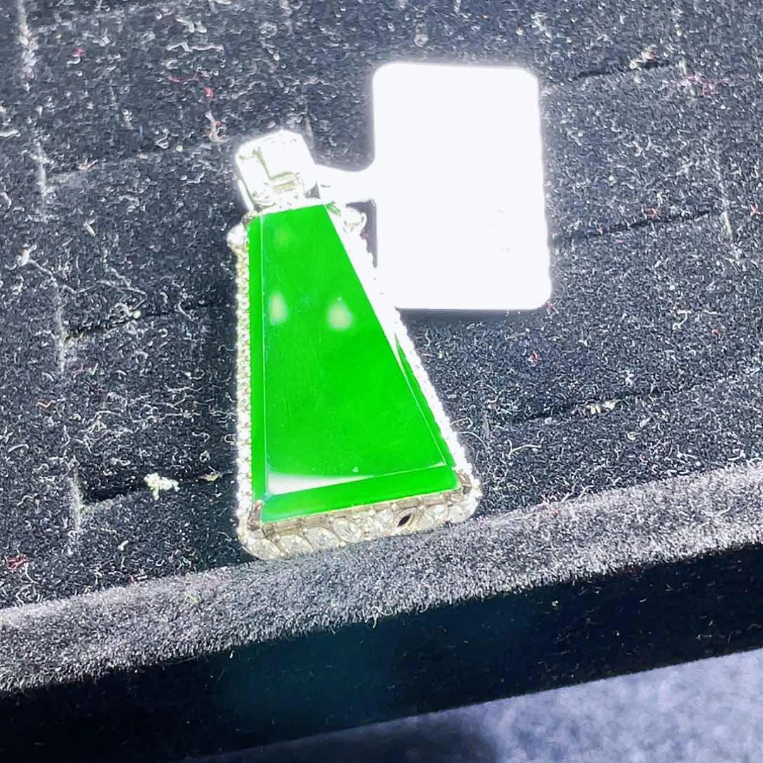 翡翠颈饰未镶嵌127，