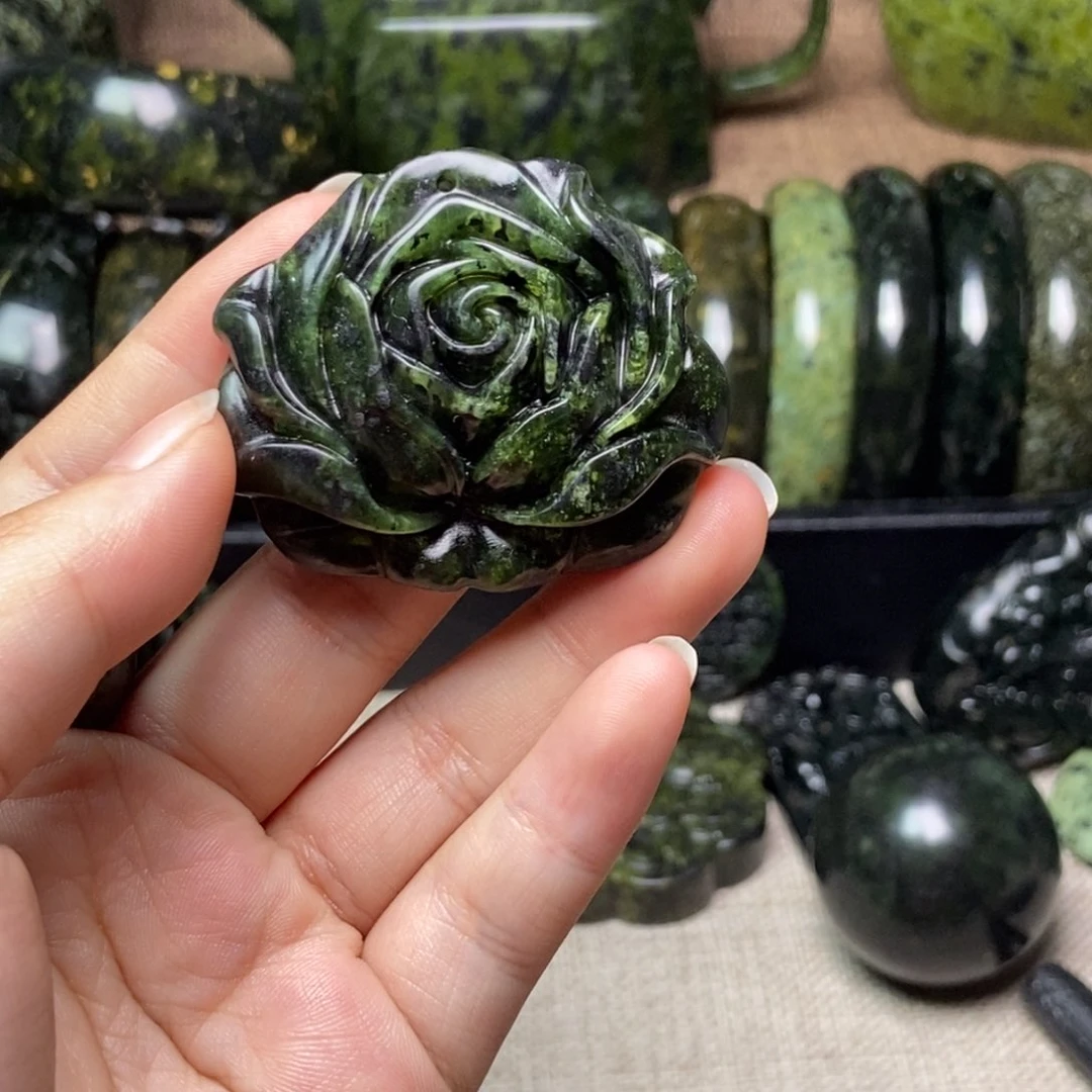 蛇纹石玉颈饰未镶嵌