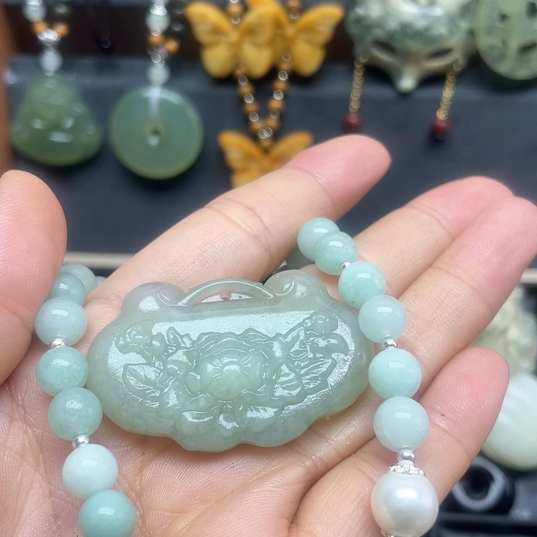 未镶嵌蛇纹石玉颈饰