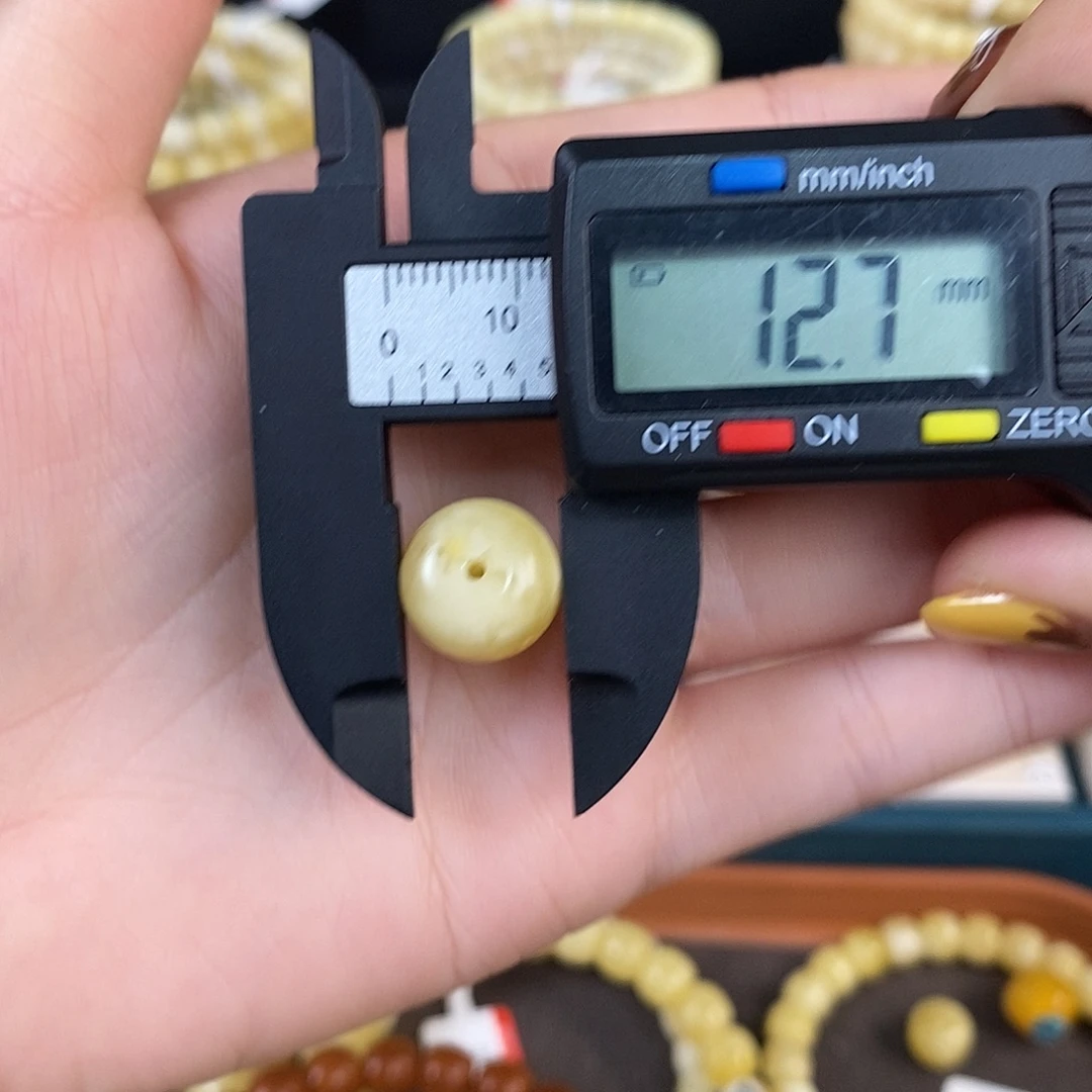 蜜蜡未镶嵌珠宝奇石