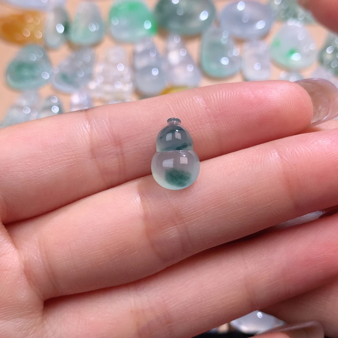 翡翠挂件未镶嵌葫芦