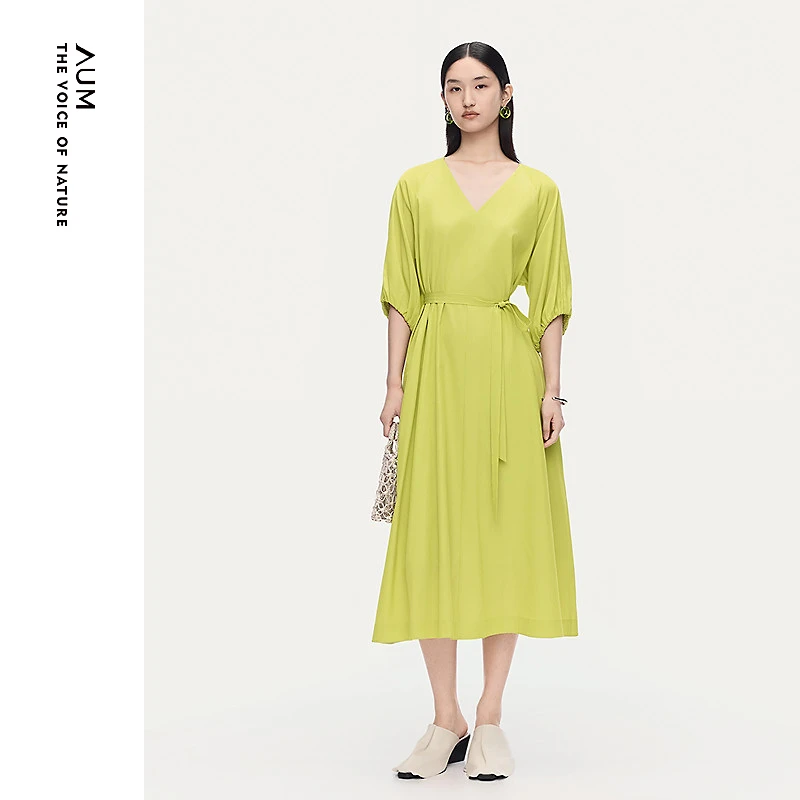 AUM噢姆气质时尚设计师简约宽松优雅纯色连衣裙M1FZ30596