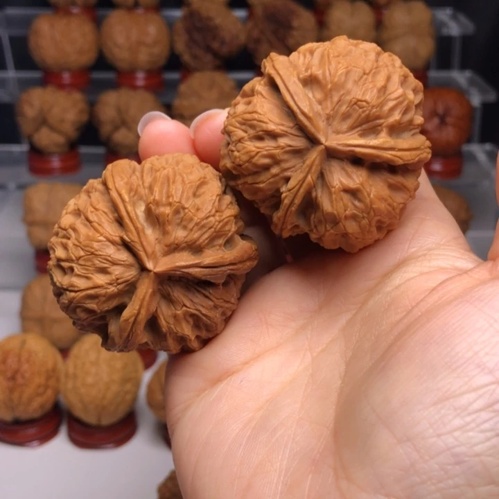 文玩核桃吊坠43跌浪纹三楞