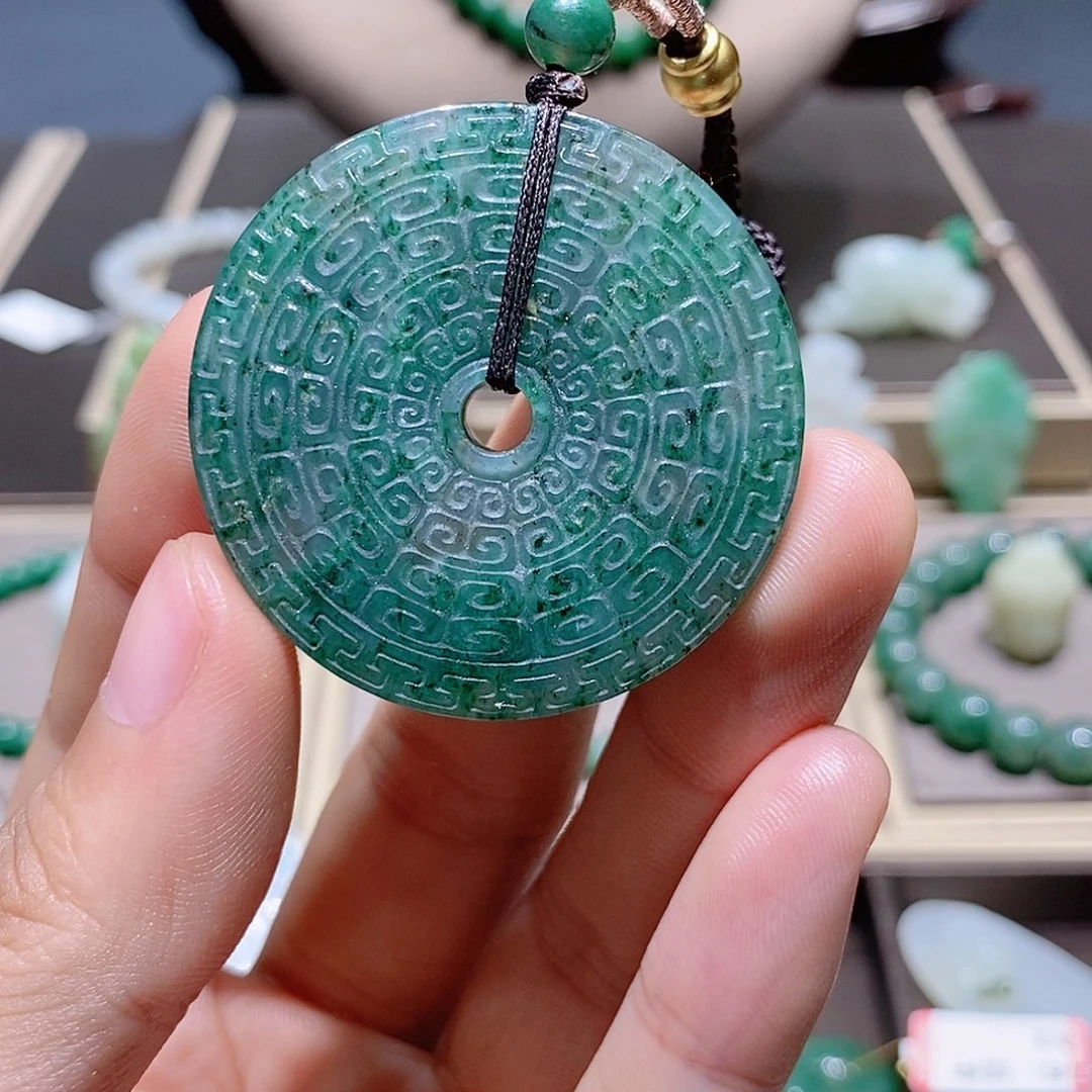 独山玉未镶嵌吊坠