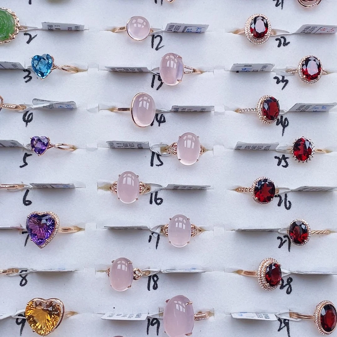 戒指18K金镶嵌芙蓉石