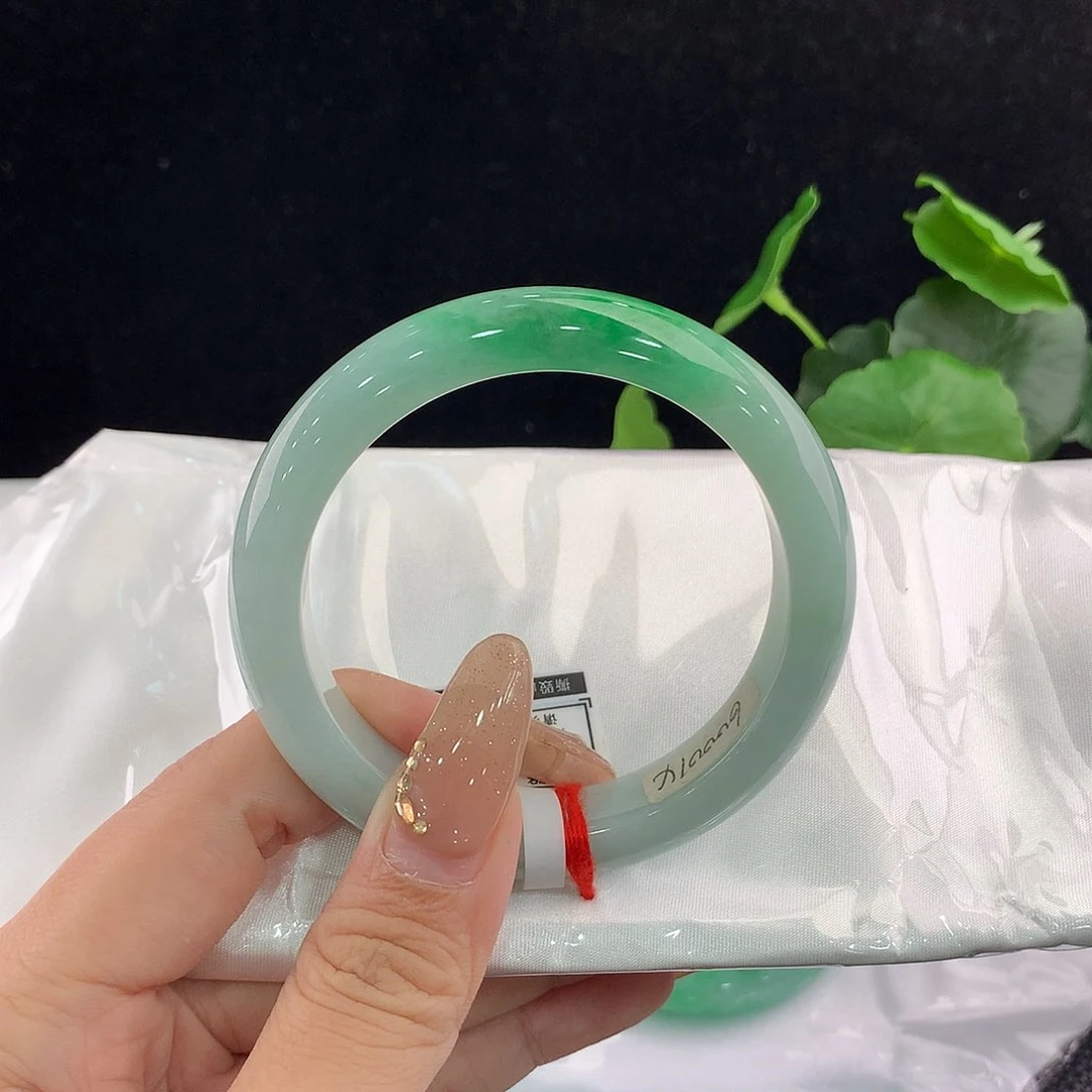 翡翠手镯未镶嵌正57