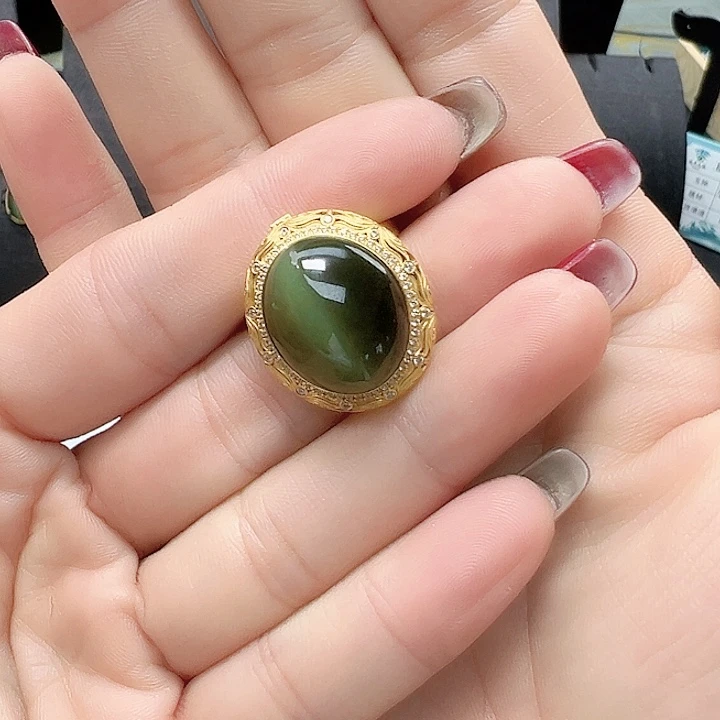 范***粒和田玉18K金镶嵌颈饰