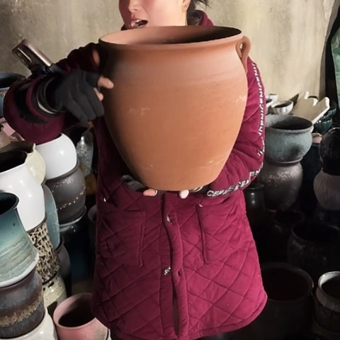 28口30高瑕疵盆子。