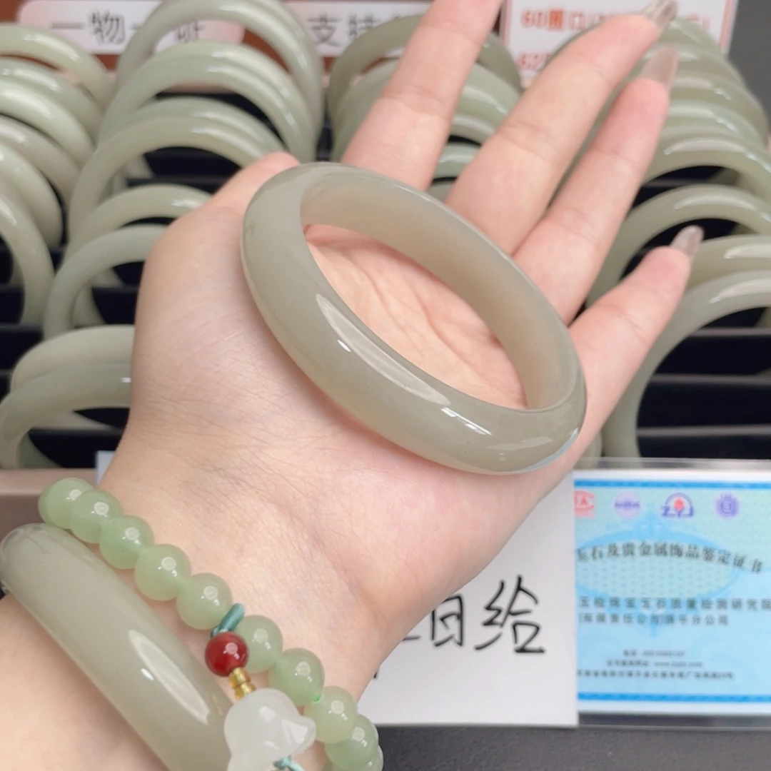 未镶嵌手镯石英质玉60.7