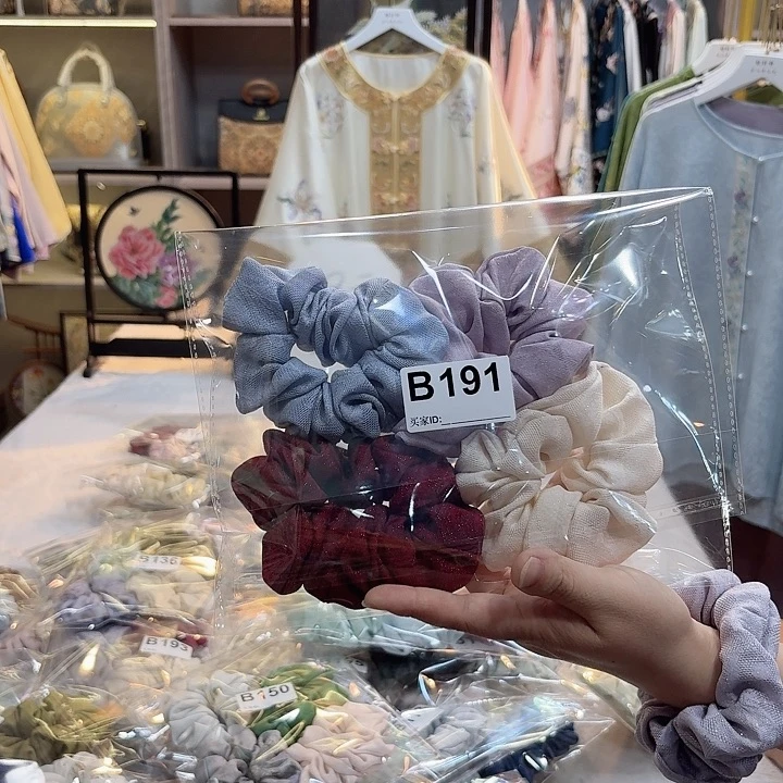 万***愁非遗传承人的精神风貌