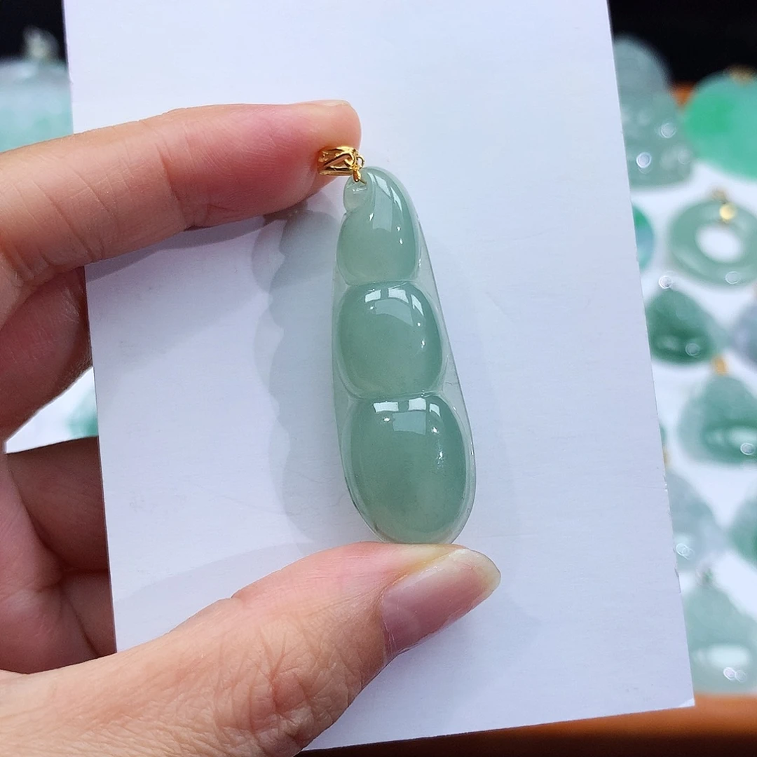 翡翠18K金镶嵌颈饰翡翠吊坠