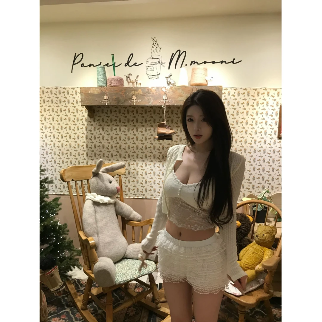 【巴黎歌剧院】2025秋冬蕾丝拼接吊带显瘦开衫配多层花边短裤三件套