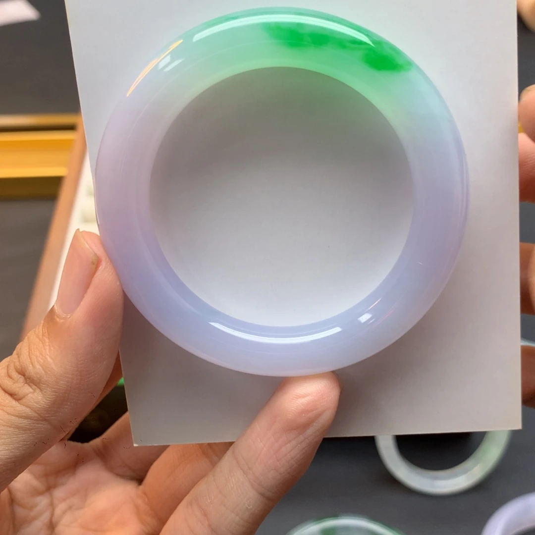 翡翠手镯未镶嵌园