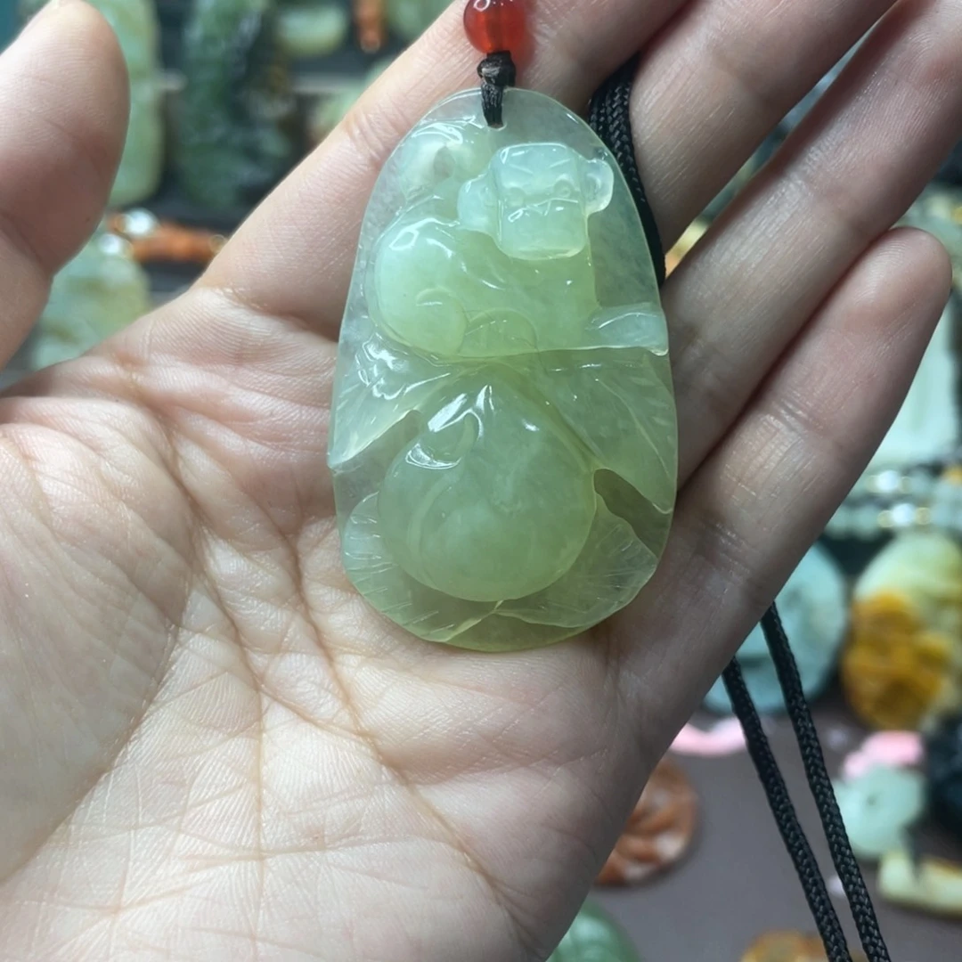 蛇纹石玉未镶嵌颈饰