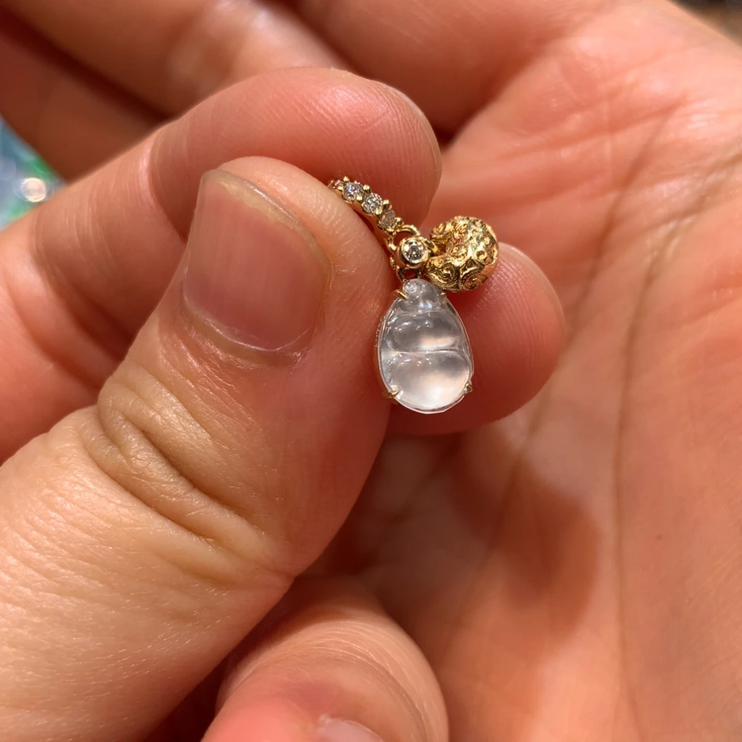 翡翠18K金镶嵌颈饰提溜