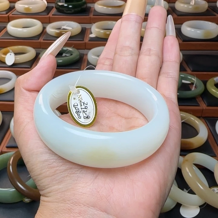 素***言和田玉未镶嵌手镯