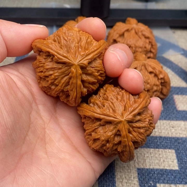 吊坠文玩核桃老****?三棱