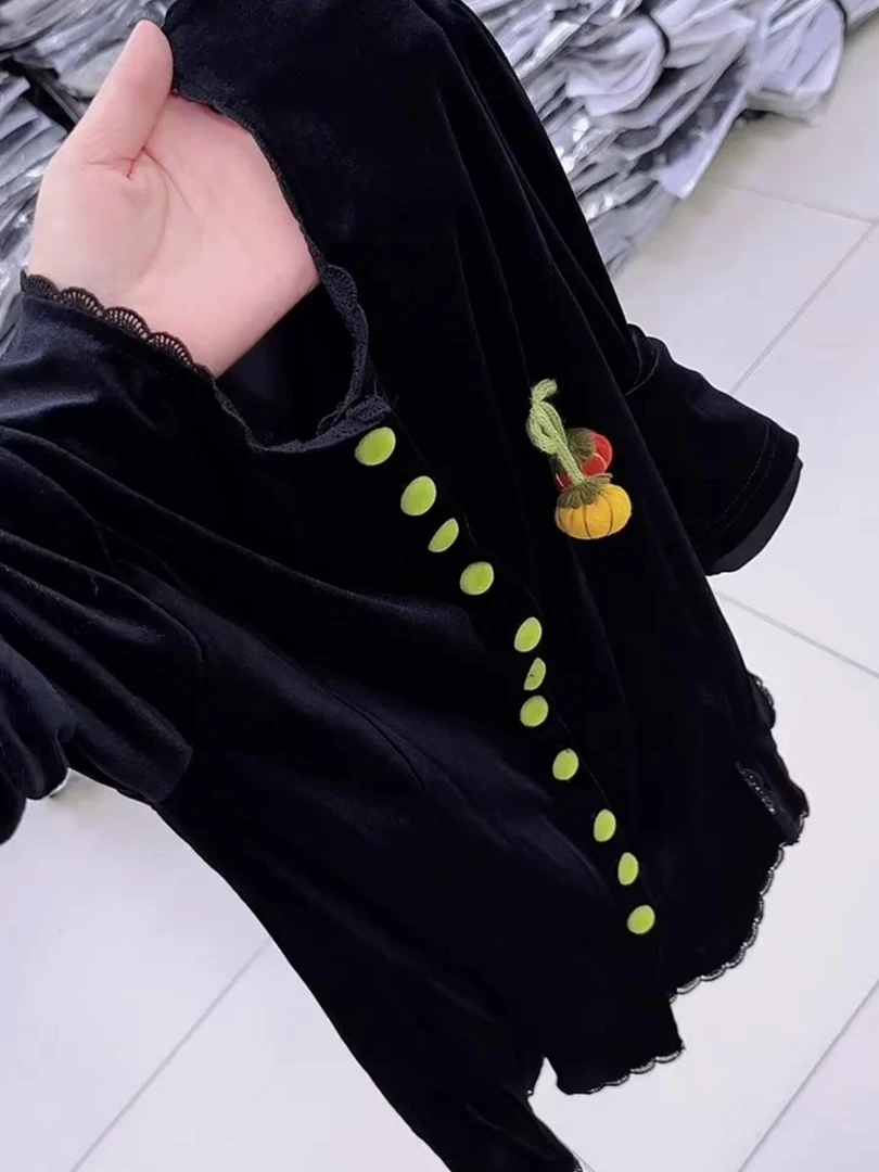 2025秋季新品女装法式纯色开衫绿色纽扣立体装饰蕾丝边领口针织衫