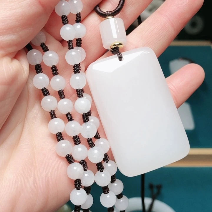 石英质玉颈饰未镶嵌张*旋