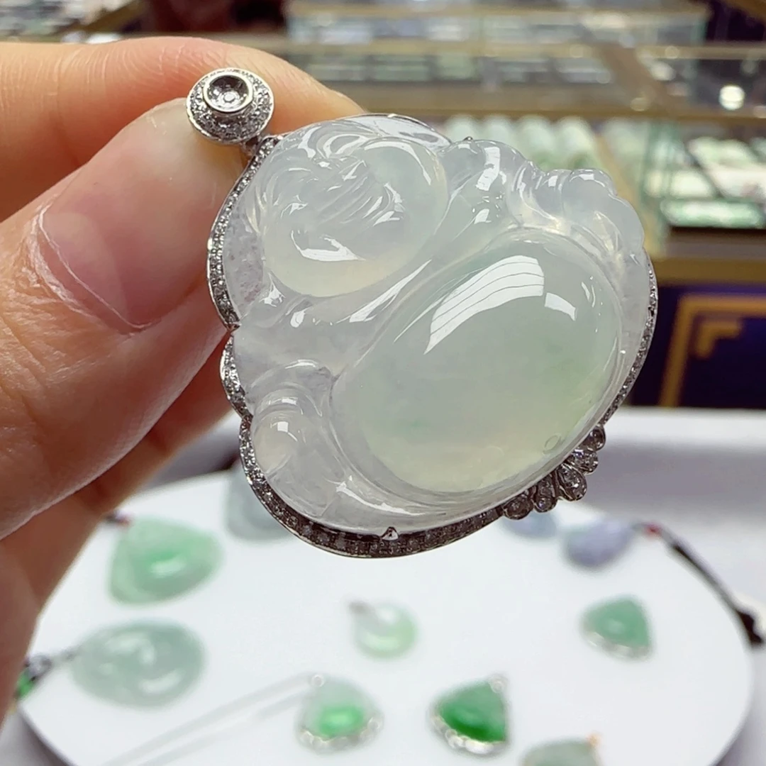 颈饰18K金镶嵌翡翠佛