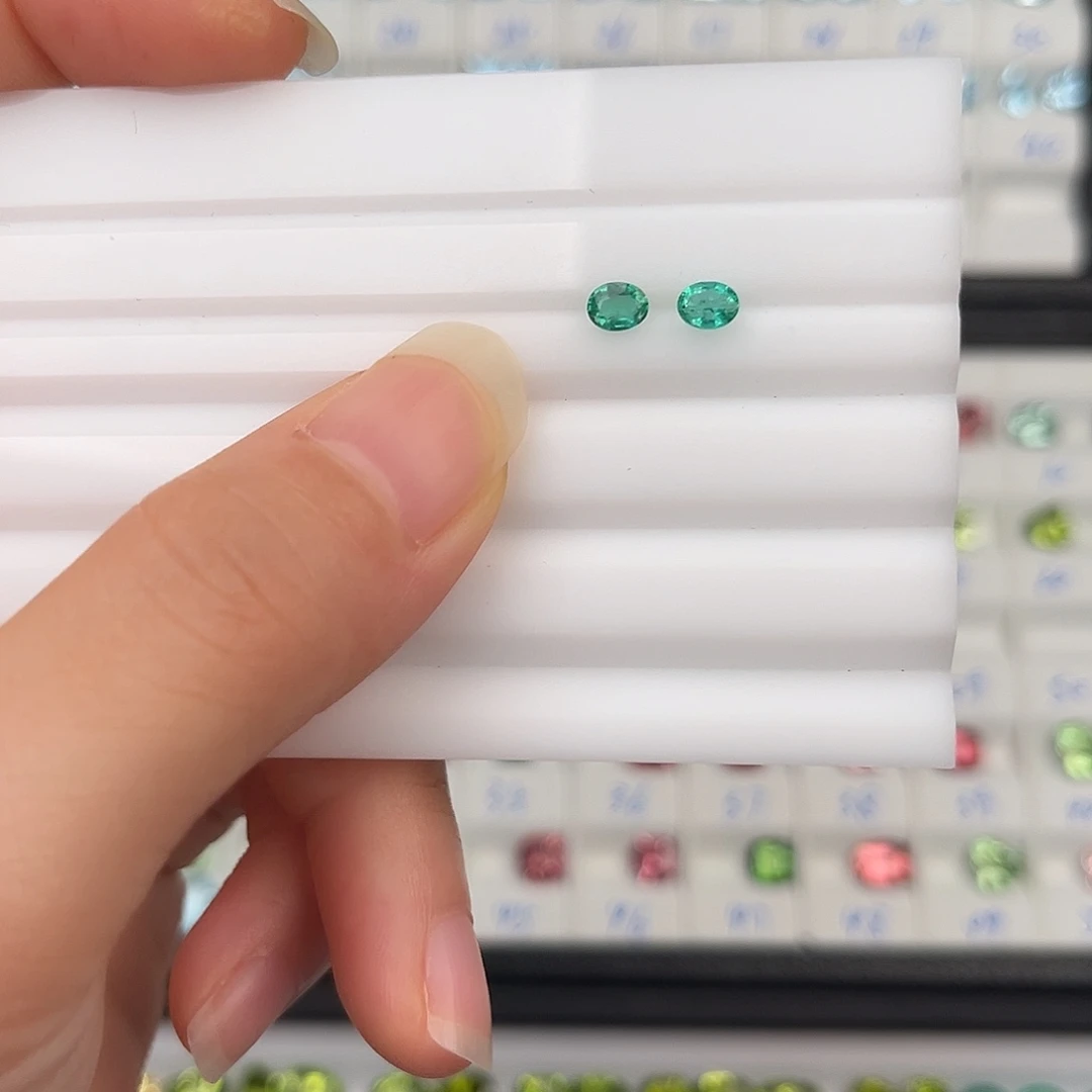 裸石祖母绿天然全净无暇一对4mm