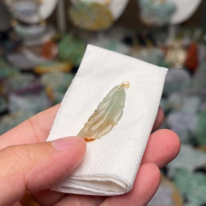 翡翠颈饰18K金镶嵌吊坠