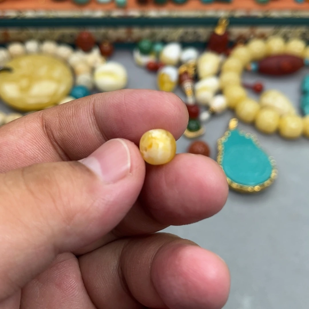 未镶嵌琥珀珠宝奇石1