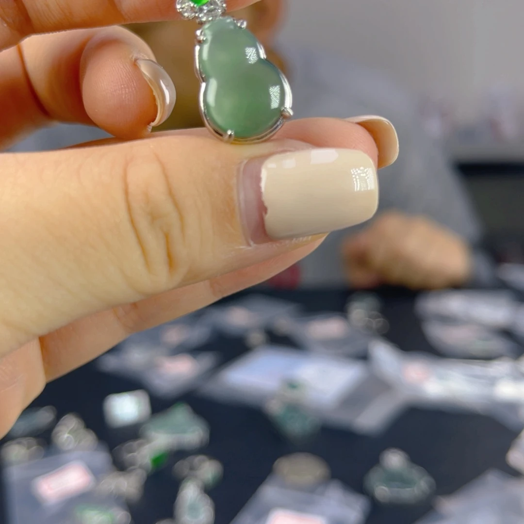 翡翠未镶嵌颈饰天然翡翠A货