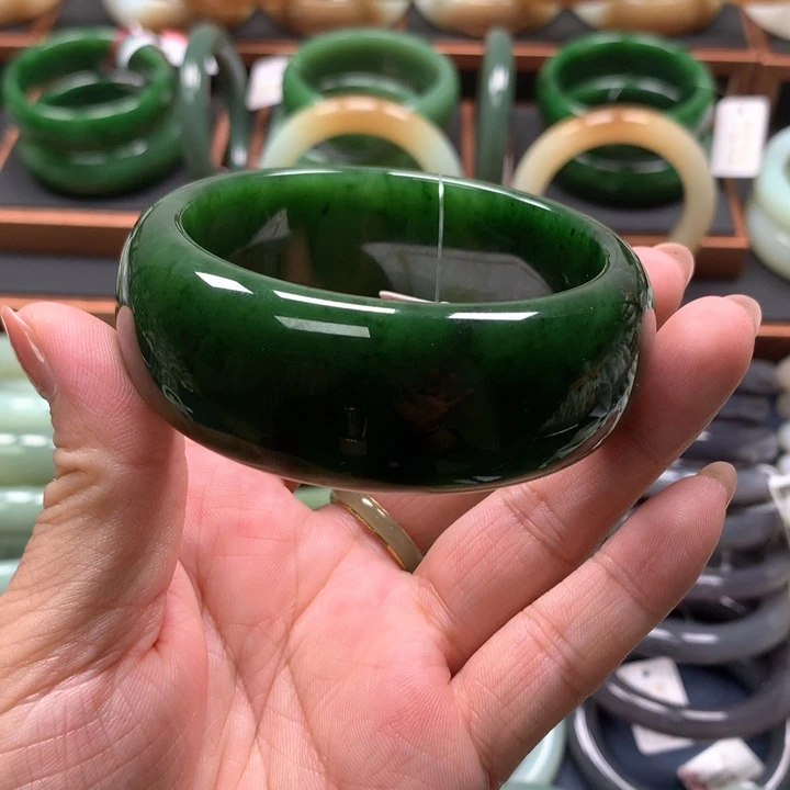【闪购商品】未镶嵌手镯和田玉（碧玉）