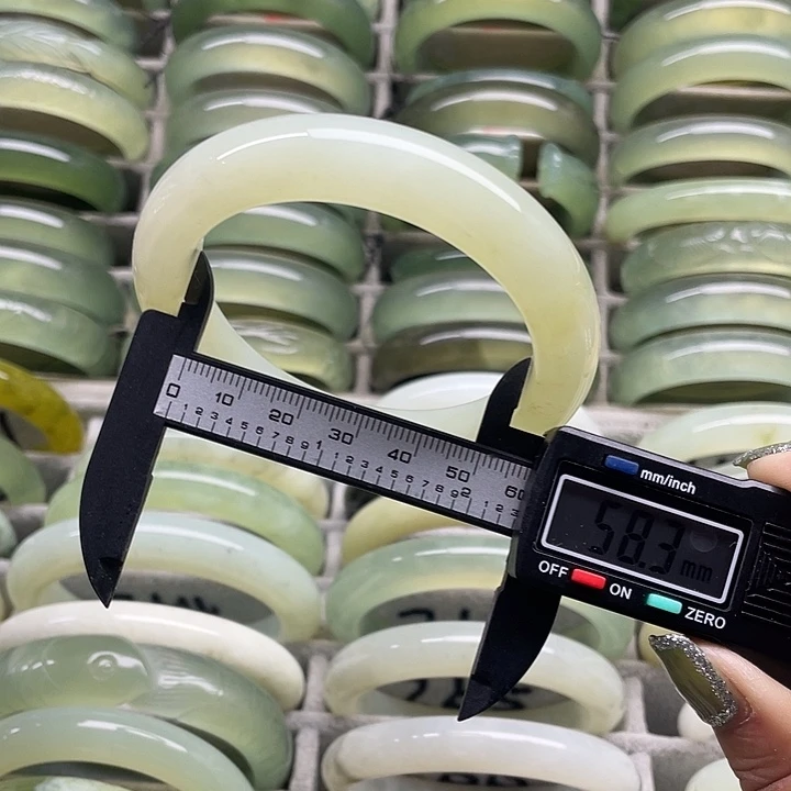 蛇纹石玉未镶嵌手镯268