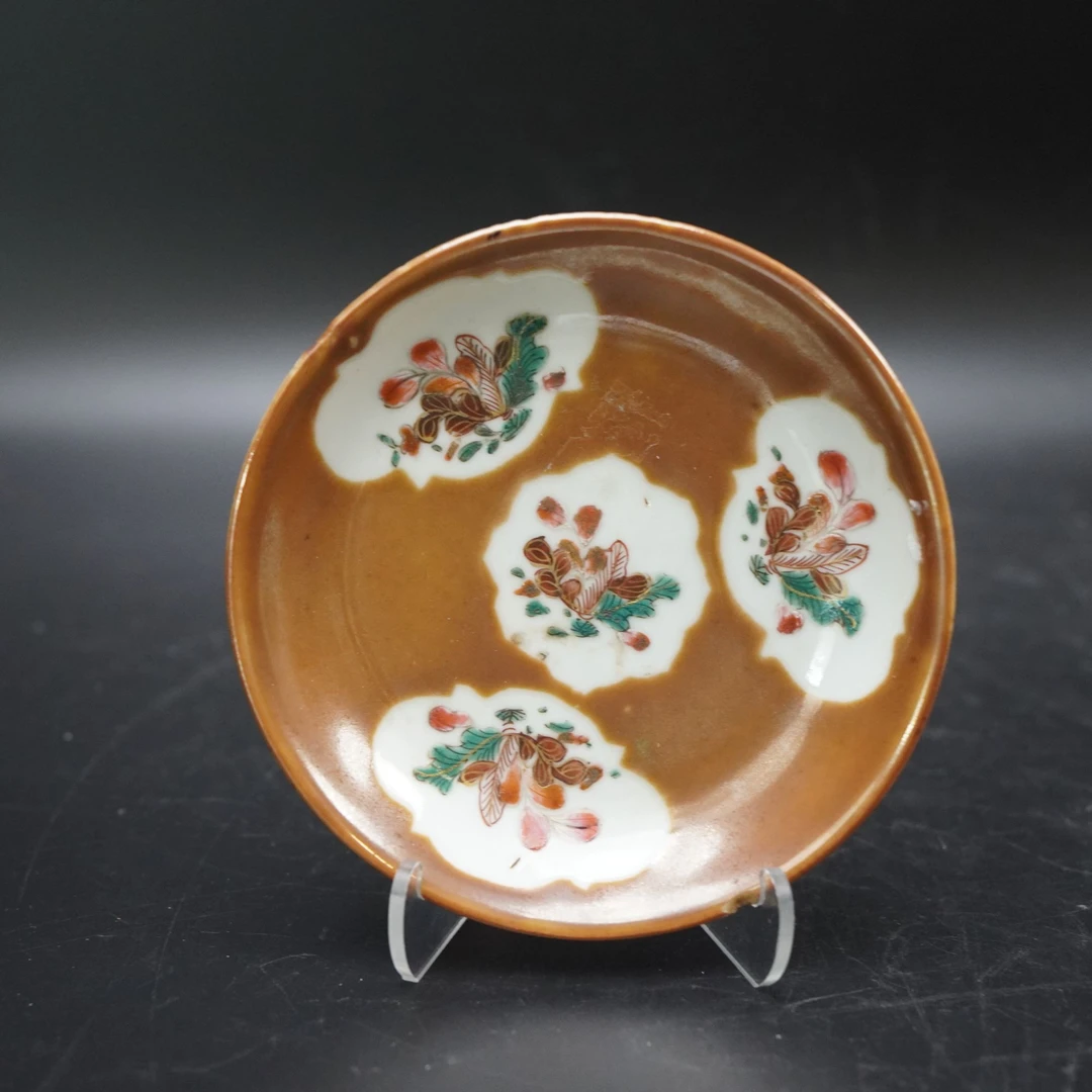 Lot.25071305清康熙紫金釉开窗粉彩花卉纹碟 直径：约11.7cm