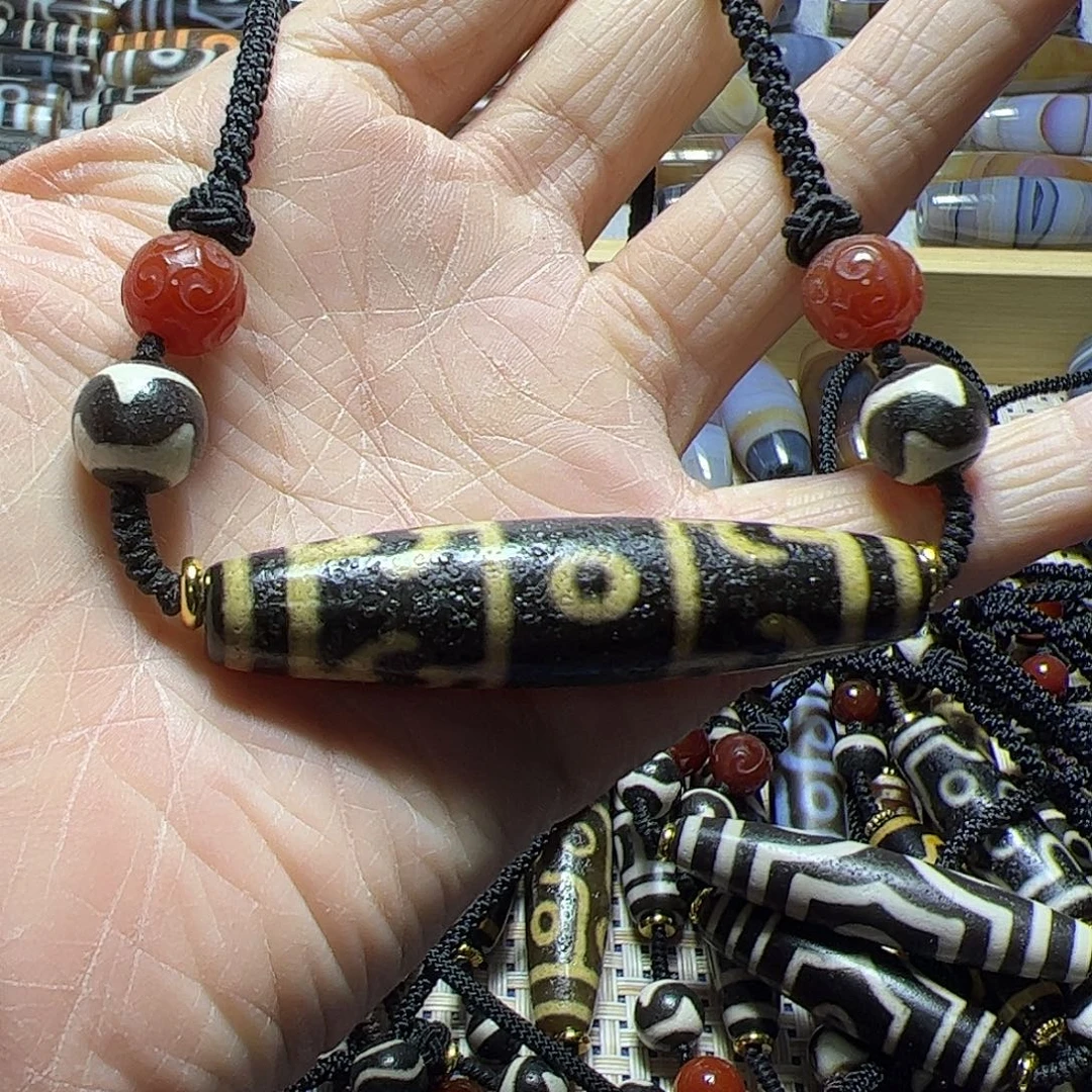 博***》玛瑙/玉髓未镶嵌颈饰