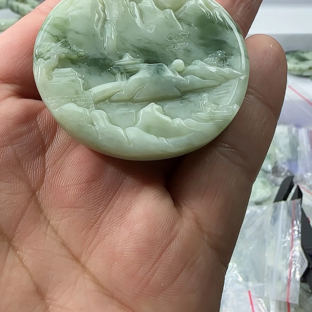 透闪石-蛇纹石玉未镶嵌颈饰