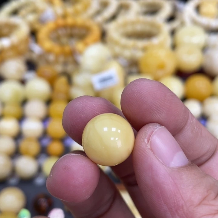 裸石蜜蜡未镶嵌14.2mm瑕疵浓蜡