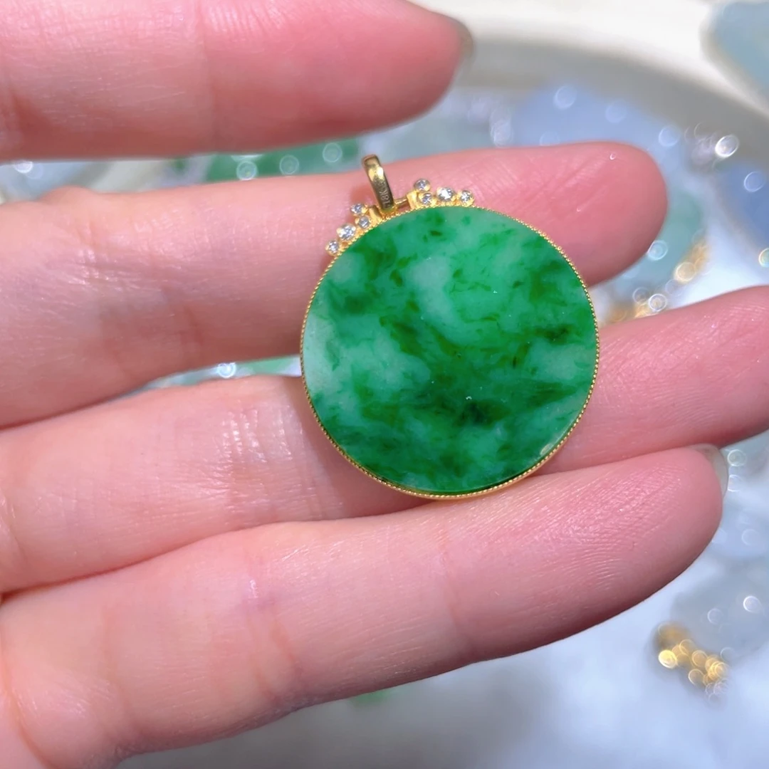 翡翠颈饰18K金镶嵌翡翠