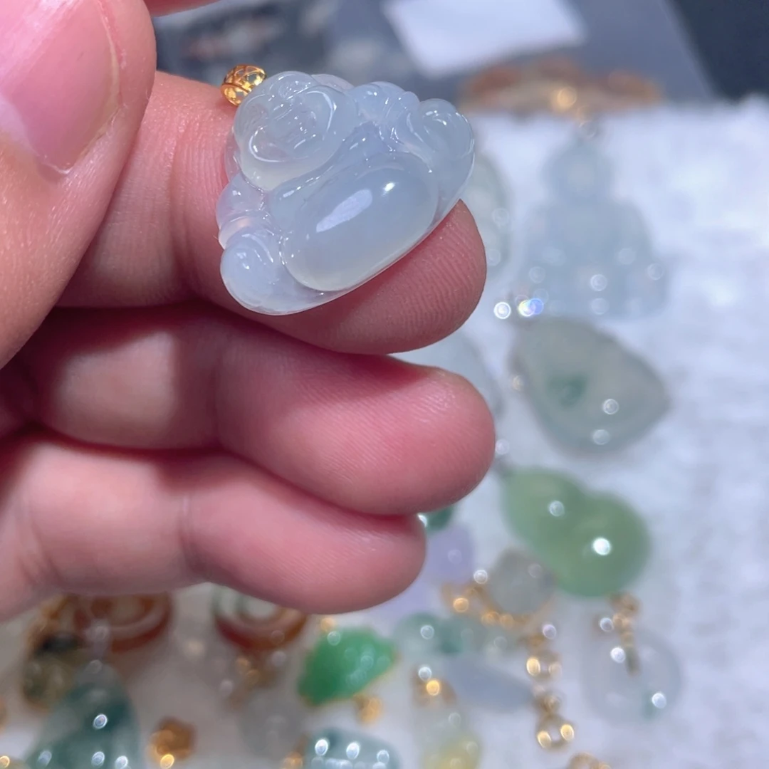 颈饰18K金镶嵌翡翠
