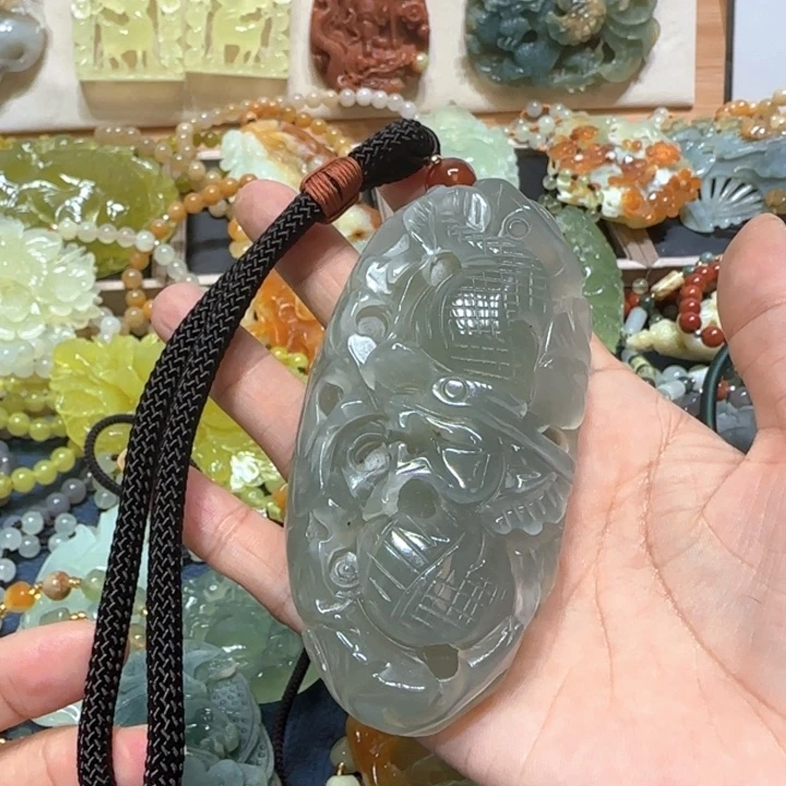 合金蛇纹石玉吊坠