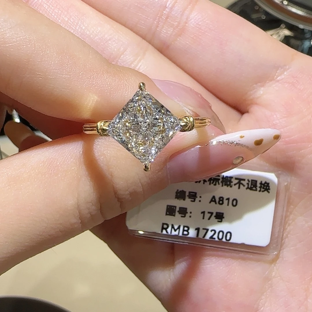 18K金镶嵌实验室培育钻石罗马柱公主方2.7卡17